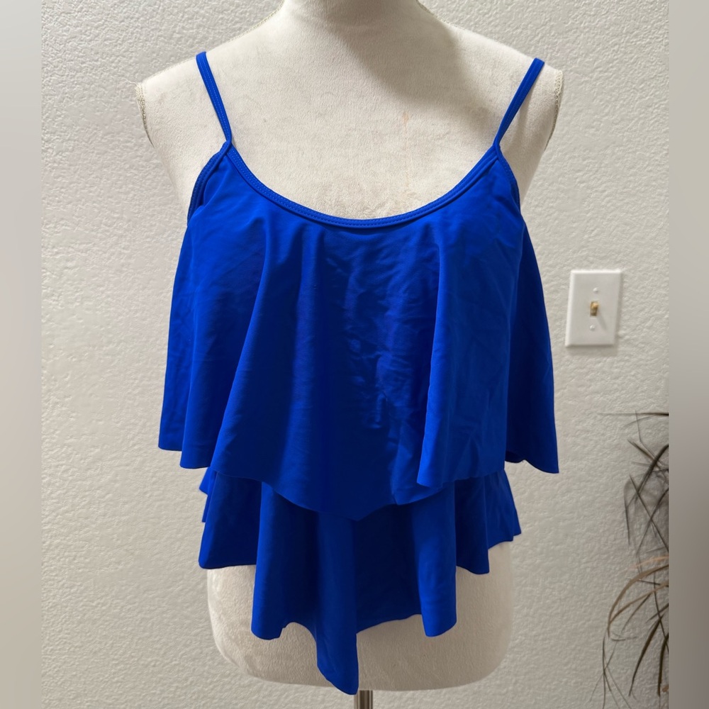 Adisputent Women's Swim Top
Size: XL
NWT
